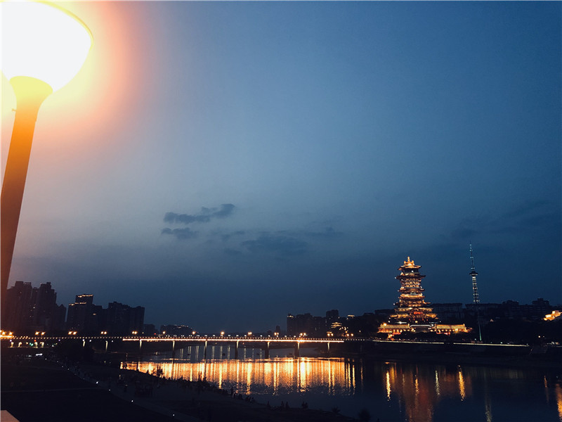 晨曦、破云見日、三江公園(圖1)